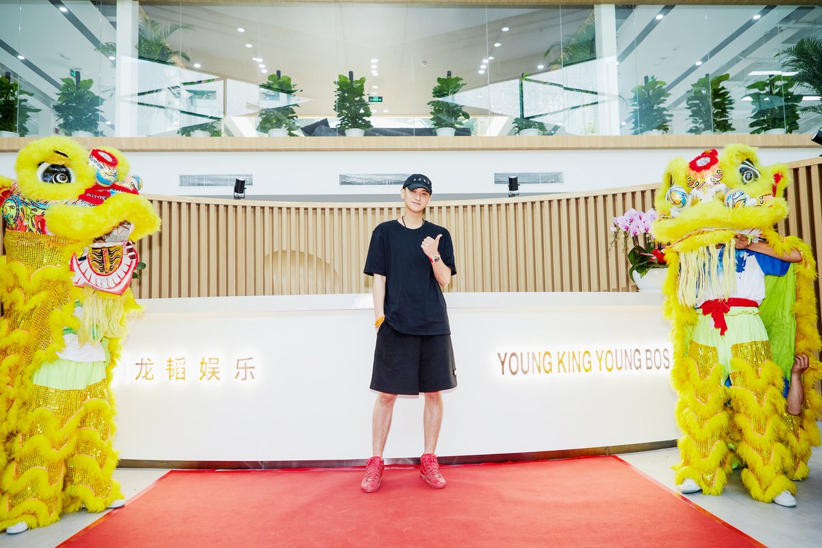 BaiduZTAOBar's tweet photo. 210606 L.TAO Entertainment Update: Congrats #ZTAO on new office opening of 永恒星龙集团  Stellar System Group! 
#黄子韬 #타오 #タオ @hztttaoswag https://t.co/JaSBq8cCCC