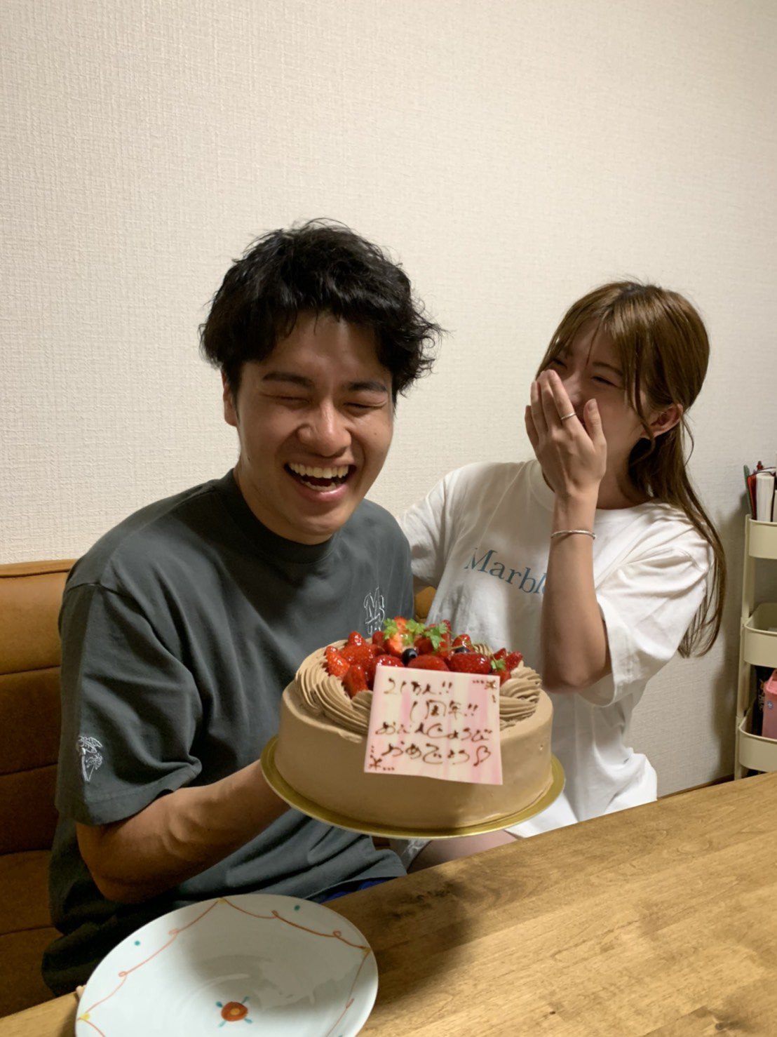 たつや 華金カップル 昨日友達数人がわざわざお祝いに来てくれました 誕生日プレゼントは絶対リコの分もくれる友達 俺じゃなくリコに会いに来てる友達 俺の誕生日よりyoutubeを先に祝う友達 友達は大切にしないとって改めて思えた日でした たつや 華金カップル 昨日友達数人がわざわざお祝いに来てくれました 誕生日プレゼントは絶対リコの分もくれる友達 俺じゃなくリコに会いに来てる友達 俺の誕生日よりyoutubeを先に祝う友達 友達は大切にしないとって改めて思えた日でした