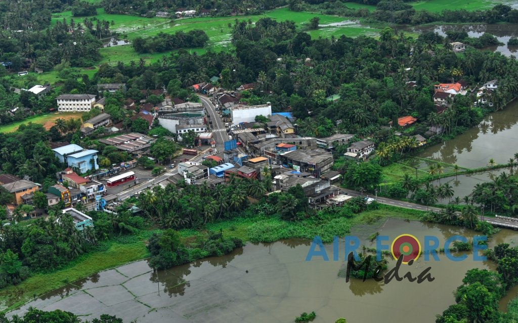 airforcelk's tweet photo. Situation Update on Floods: Photographic Footage captured by a SLAF Bell 412 Helicopter of the No 04 Squadron on 04 June 2021.
#SLAF #slafmedia #military #flooding #bell412 #afmedia https://t.co/CdBUMsuDk6