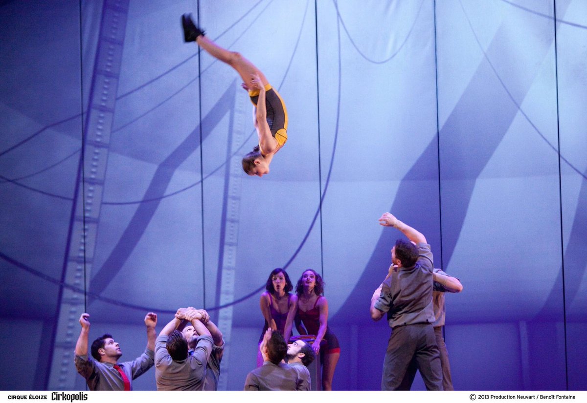 tmlascondes's tweet photo. ¡Tenemos el panorama perfecto para la familia!
Sumérgete en un vibrante mundo imaginario lleno poesía, destrezas acrobáticas y humor en increíble espectáculo de la compañía @cirque_eloize #Cirkopolis.
Puedes verlo #gratis en https://t.co/6pRcWvWD4d https://t.co/D6UltZfDh0