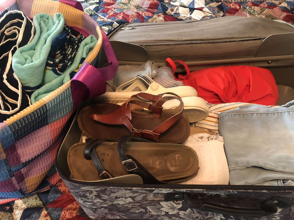JennaFleming81's tweet photo. Everyone wants to go, but no one wants to pack. #mommusings #beachbound🌊 https://t.co/j1QRmGSg4s