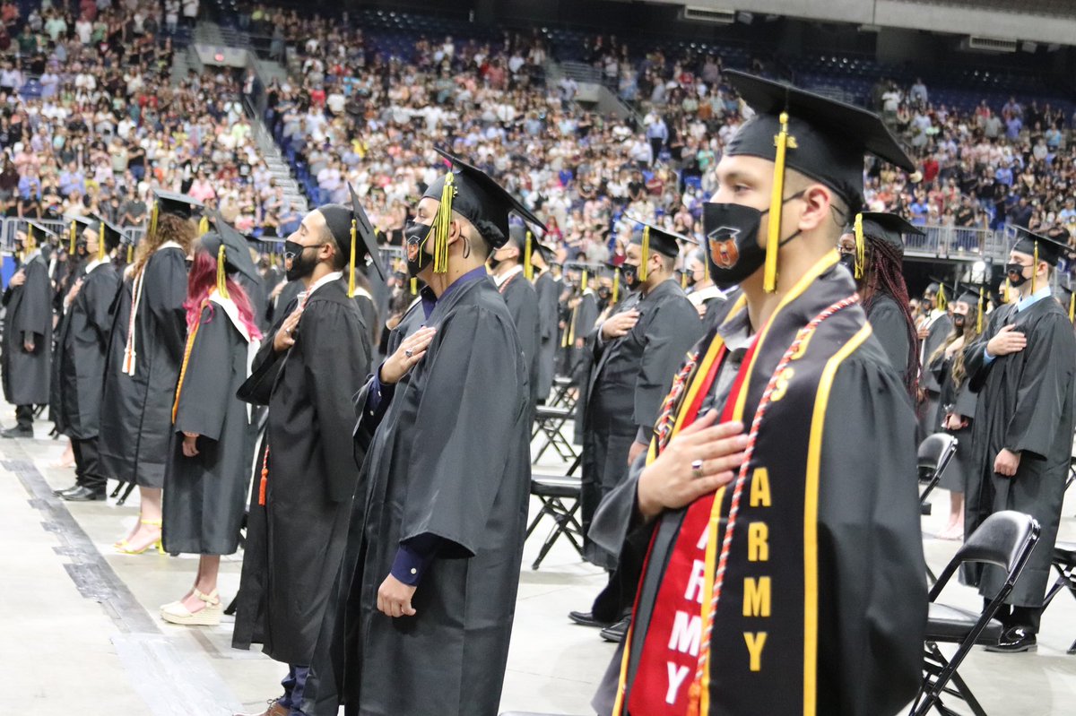 We’re celebrating the Brennan HS Class of 2021 tonight!! 🎓🖤🎓💛 #NISDGrad #BFND