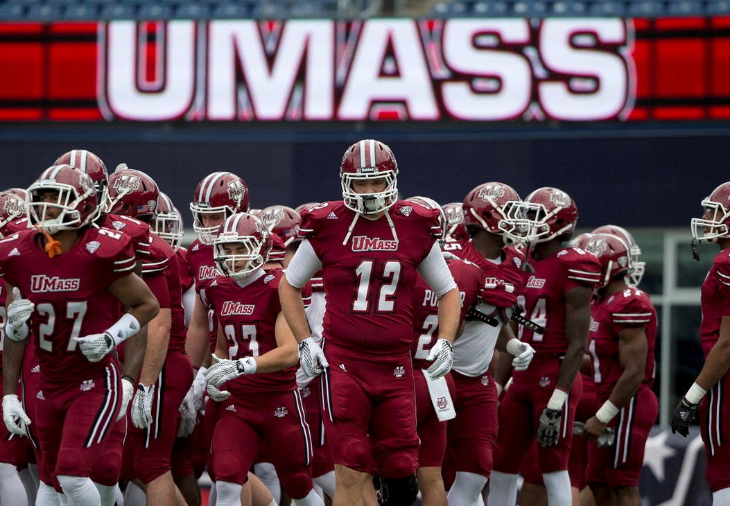 SeanPozniak's tweet photo. @coachwaltbell @CoachAlexMiller
Thank you for the visit - Beautiful campus! #MassMen https://t.co/QymBA4CeVx