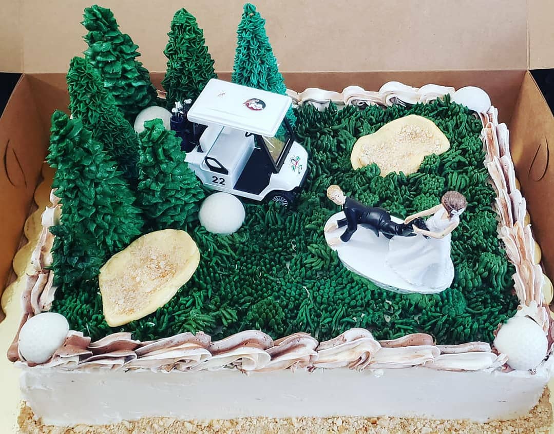 cbi777's tweet photo. A couple of the cakes from this busy weekend...#bmanis #customcakes #eatlocal #golf #groomscake #redvelvetcake #rainbow #confetti #confetticake https://t.co/P65mGVUgQD