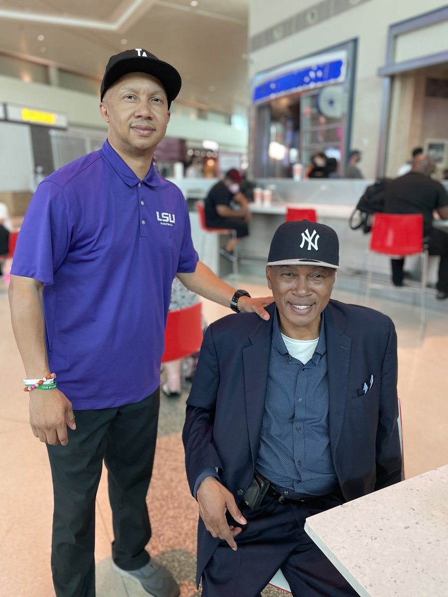 ToddShelton3033's tweet photo. 70th Bday time with Pops aka George Shelton aka G-Shel Been a crazy year for the Shelton Klan but it’s time to relax in Vegas
Wish Terry Shelton (thanks for house sitting)& @TrentShelton could join us, but I’ll celebrate for y’all. 😂😂😂
#LasVegas #Hoops #Bday #Sheltons https://t.co/AJJ273Mdfn
