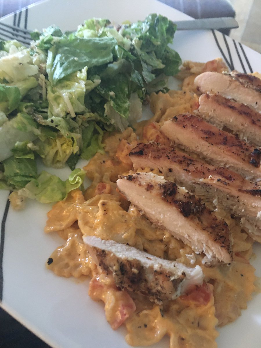 SmokeVide's tweet photo. Cajun grilled chicken pasta on the @WeberGrills. https://t.co/bZIocd4XZG