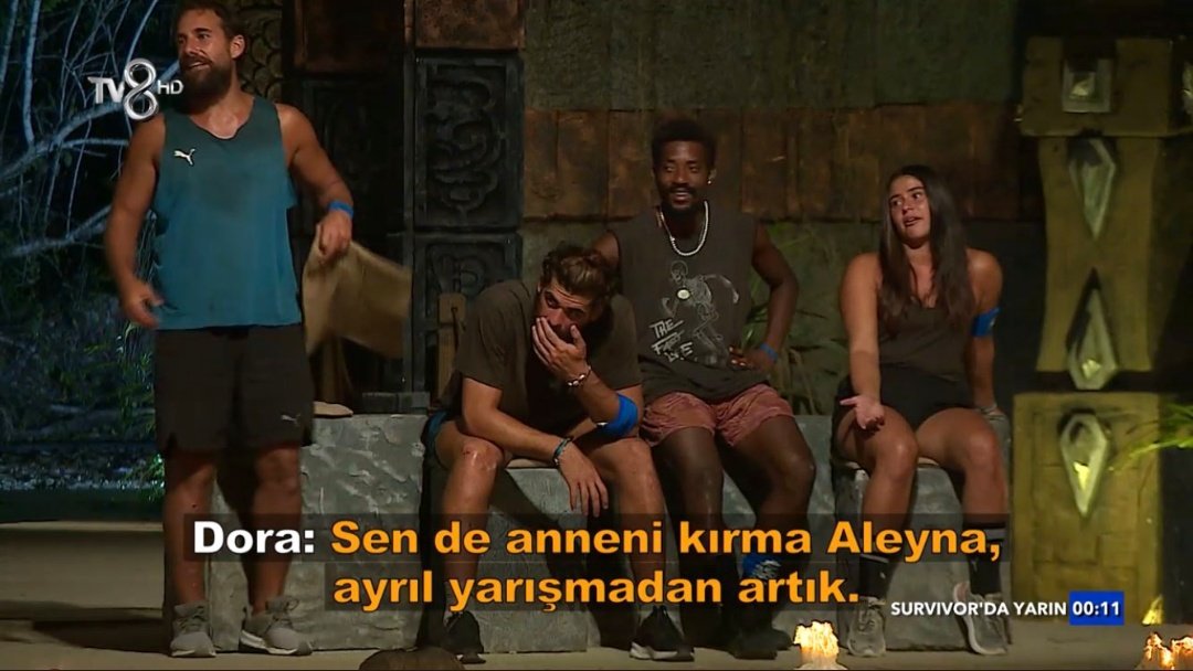 Survivobjektif's tweet photo. Yanlız bu fotoğrafta "Halkın" bu hafta "tatlı pozitif çocuk yia" imajıyla birinci yaptığı Steven kendisi için aramızda hiçbir bağ olamaz dediği Dora'nın iğrenç esprisine gülüyor. Haberiniz olsun #survivor2021 #AleynaKalaycioglu https://t.co/5tzmuN1Npq
