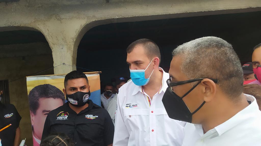 ceiba_ii's tweet photo. Misión transporte Jimenez presente en el acompañamiento del gobierno de calle junto con @HAbreuMRT @AdolfoP_Oficial  y demás gabinete ministerial, llevando respuestas a las solicitudes realizadas a las autoridades del municipio Crespo.
#SoyComunicadorClap 
#Fontur https://t.co/t3C8ZqR5C9