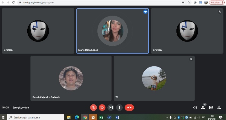 melfe_ok's tweet photo. En #CarreraTyD el Grupo 26-@Mariha2009Dl desde Salta @DavGallardo desde Jujuy @Simonelli_CM en Buenos Aires y quien tweetea en Corrientes🧉-reunido para la elaboración del TPF de @eveatyd👩🏻‍💻👨🏻‍💻 @RoxanaBonzio @andresperretti @alonsovirgi3112 @tec_educativas https://t.co/XAUjvx67pP