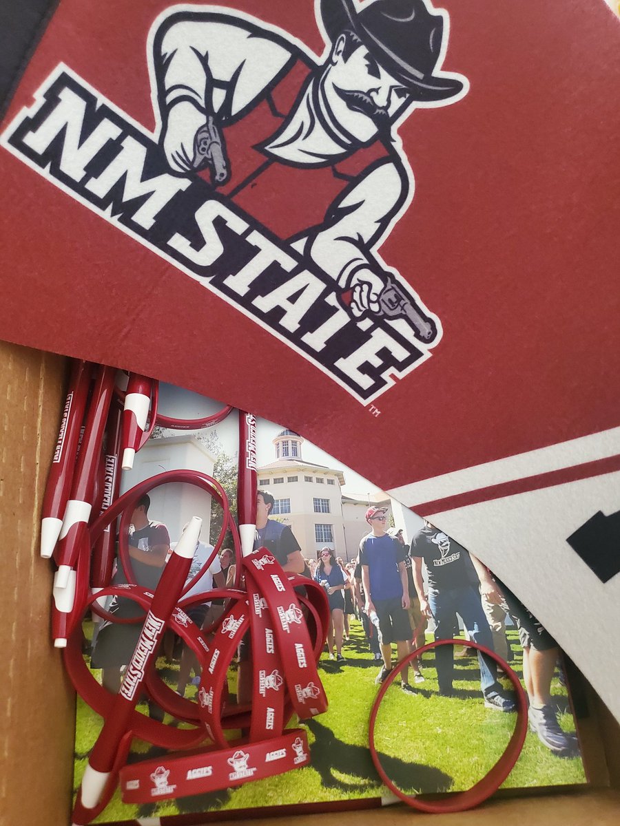 tripleheart123's tweet photo. Just received College Swag for our AVID classroom at GEMS!!! So excited for our students ! #AVIDgoals #sisepuede #collegeswag #nmsu https://t.co/r48y2rRzgI