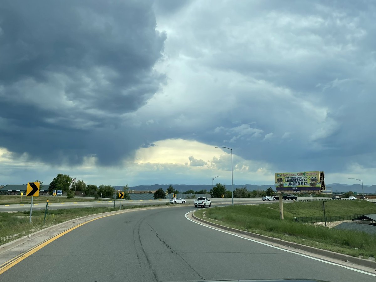 goavs925's tweet photo. Not sure how a cloud arch happens, but it was pretty cool. #weatheriscool #cloudsarecool #swdenver @DaveCBS4 @LaurenCBS4 @ChrisCBS4 https://t.co/wCfCatWTCn