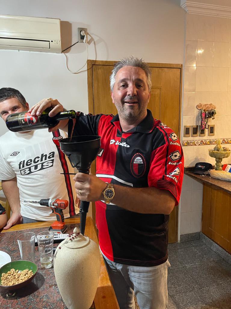 Acá está la segunda parte de esta historia 😅

Lo que genera el fútbol ❤️