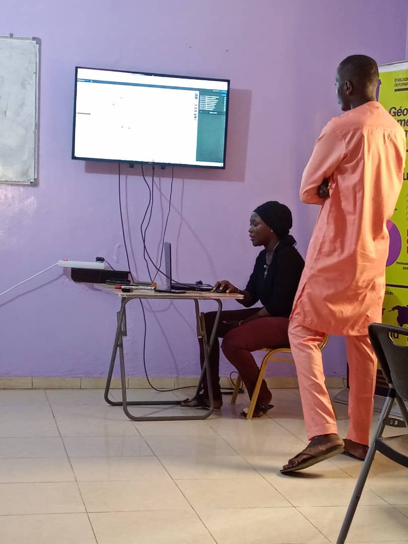 Alpha Amadou DIALLO (@cdialloalpha) on Twitter photo Atelier de formation sur la cartographie interactive a l'Institut Sabdarifa avec les Bachelors. Programme basé sur les conventions et les techniques d'importation de données via overpass.
#overpass #Mapshaper #Umap
<a href="/cdialloalpha/">Alpha Amadou DIALLO</a> #InstitutSabdarifa Atelier de formation sur la cartographie interactive a l'Institut Sabdarifa avec les Bachelors. Programme basé sur les conventions et les techniques d'importation de données via overpass.
#overpass #Mapshaper #Umap
<a href="/cdialloalpha/">Alpha Amadou DIALLO</a> #InstitutSabdarifa