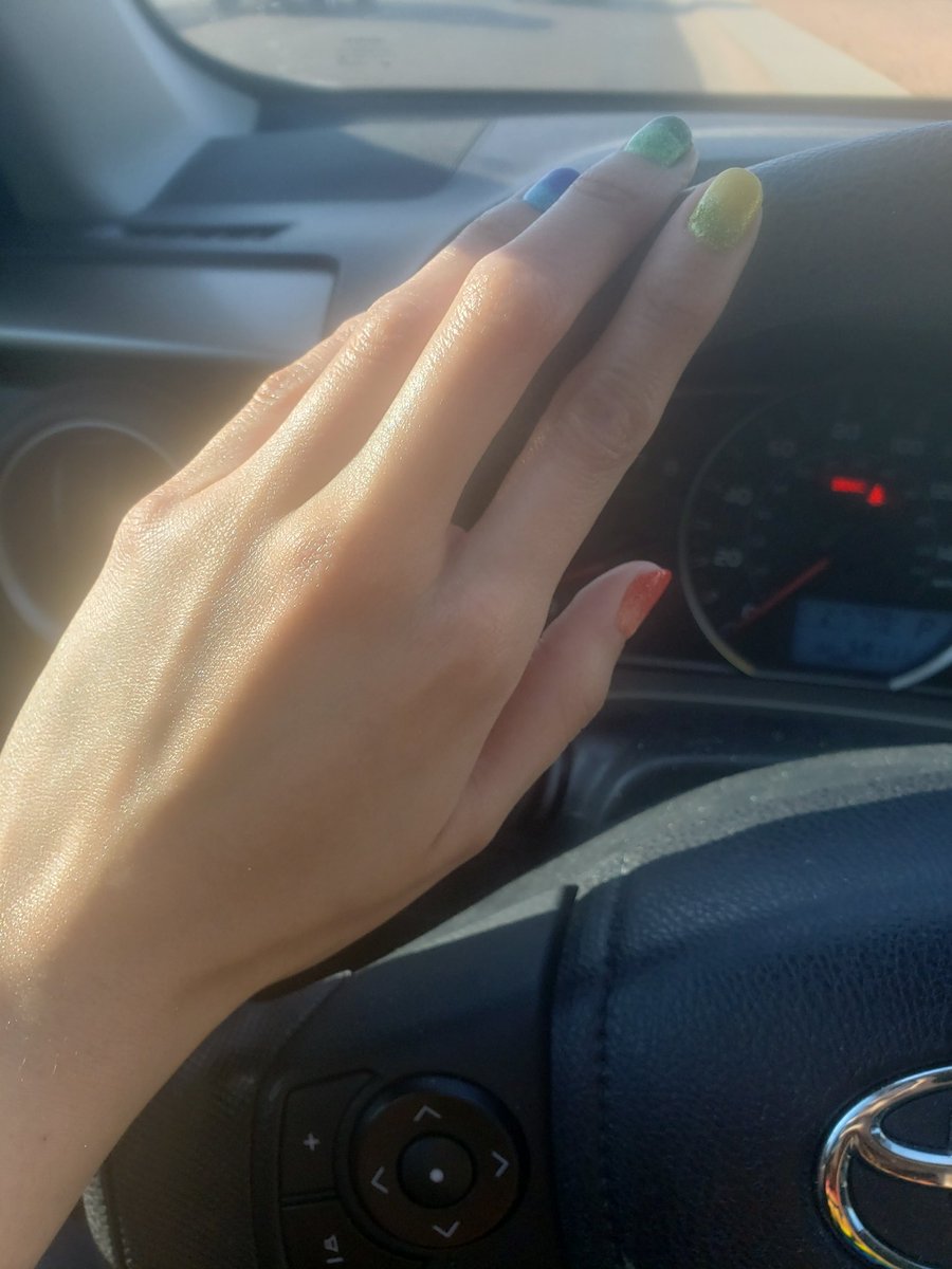 msvanitylang's tweet photo. The final product! 🌈 Went for a rainbow look in honor of Pride Month. It's colorful, it's glittery and I love it! 🥰 Thank you @missashley_beauty! You kill it every time!

#gelmanicure #gelmani #handpics #handposing #rainbow🌈 #rainbownails🌈 #pridemonth #salonterrene https://t.co/jZ2GbHM1RV