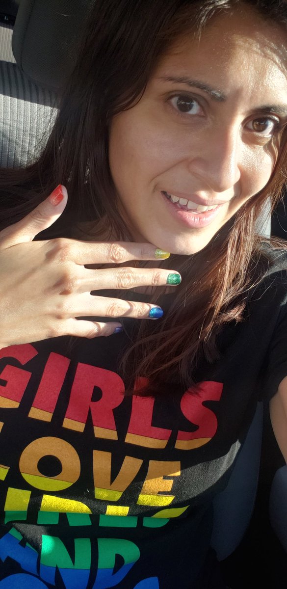 msvanitylang's tweet photo. The final product! 🌈 Went for a rainbow look in honor of Pride Month. It's colorful, it's glittery and I love it! 🥰 Thank you @missashley_beauty! You kill it every time!

#gelmanicure #gelmani #handpics #handposing #rainbow🌈 #rainbownails🌈 #pridemonth #salonterrene https://t.co/jZ2GbHM1RV