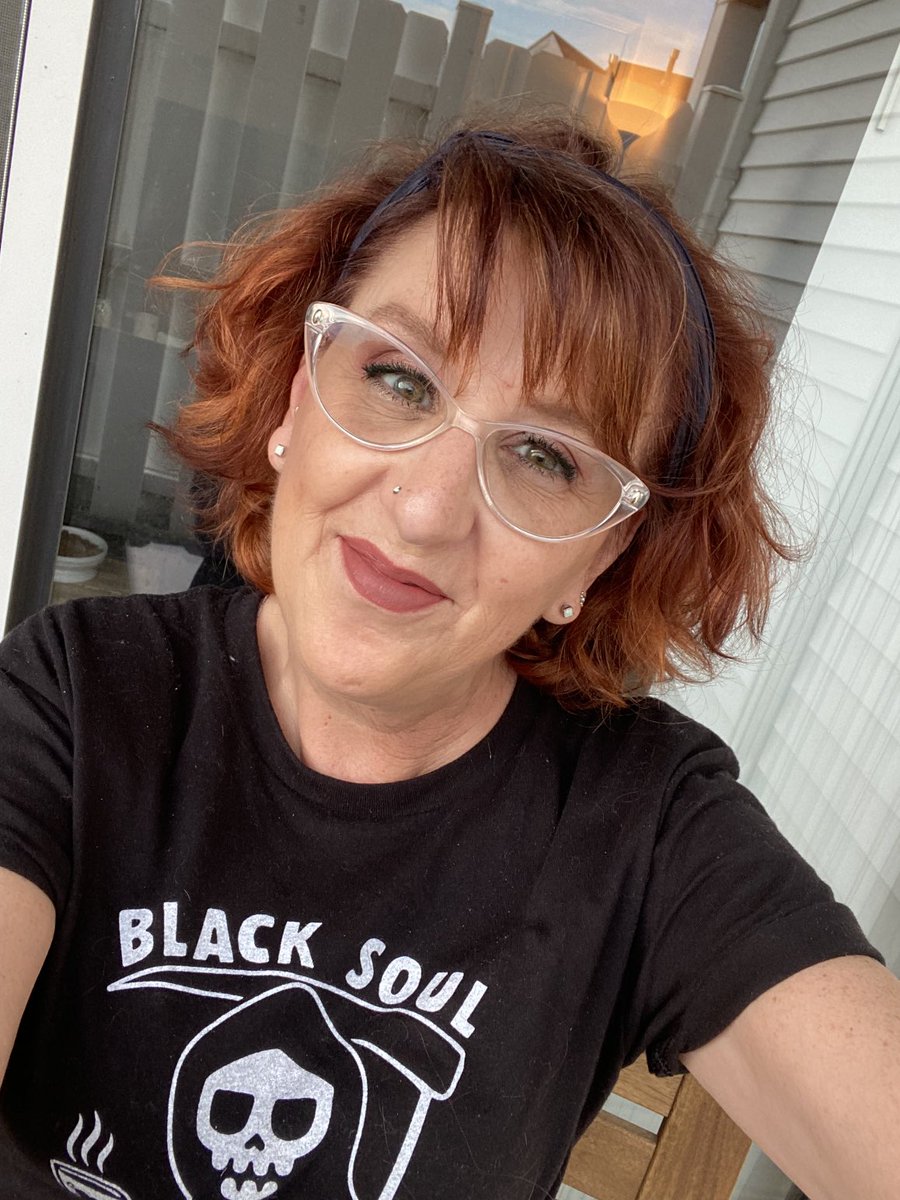 elly70's tweet photo. ⁦@_Visionworks⁩ hey Lees Summit MO. I ❤️❤️❤️ my new glasses. Thanks ladies https://t.co/wuFCSBizIg