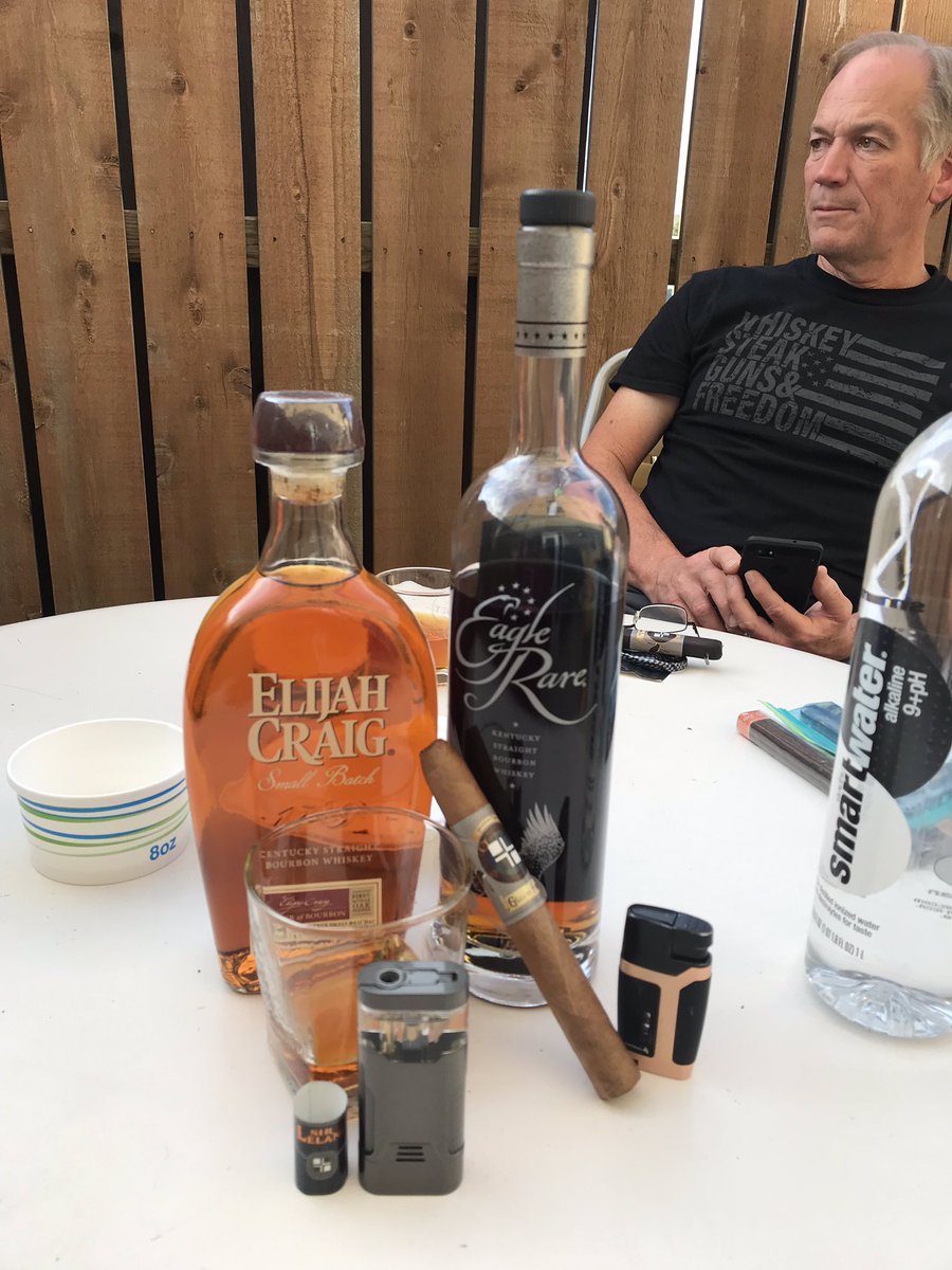 What’s Goin Down in the World Smoke with the Master, Bourbon, and #SmokinSalamancaStyle in the Land of Dorthy 🥃💨🔥 and Brotherhood 👊🏼