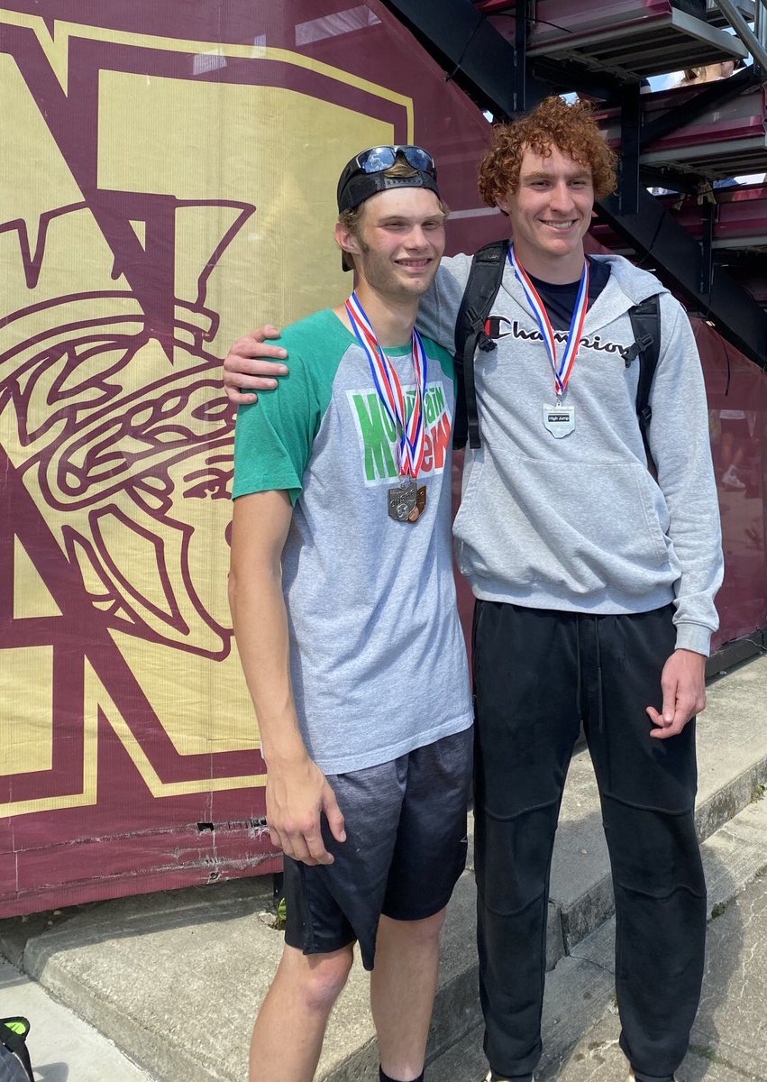 Thanks to Max &amp; Shak, the Zeps scored 17 points to finish in 13th place in the D-III State Meet - the best finish among East District teams! 👏🏻👏🏻👏🏻