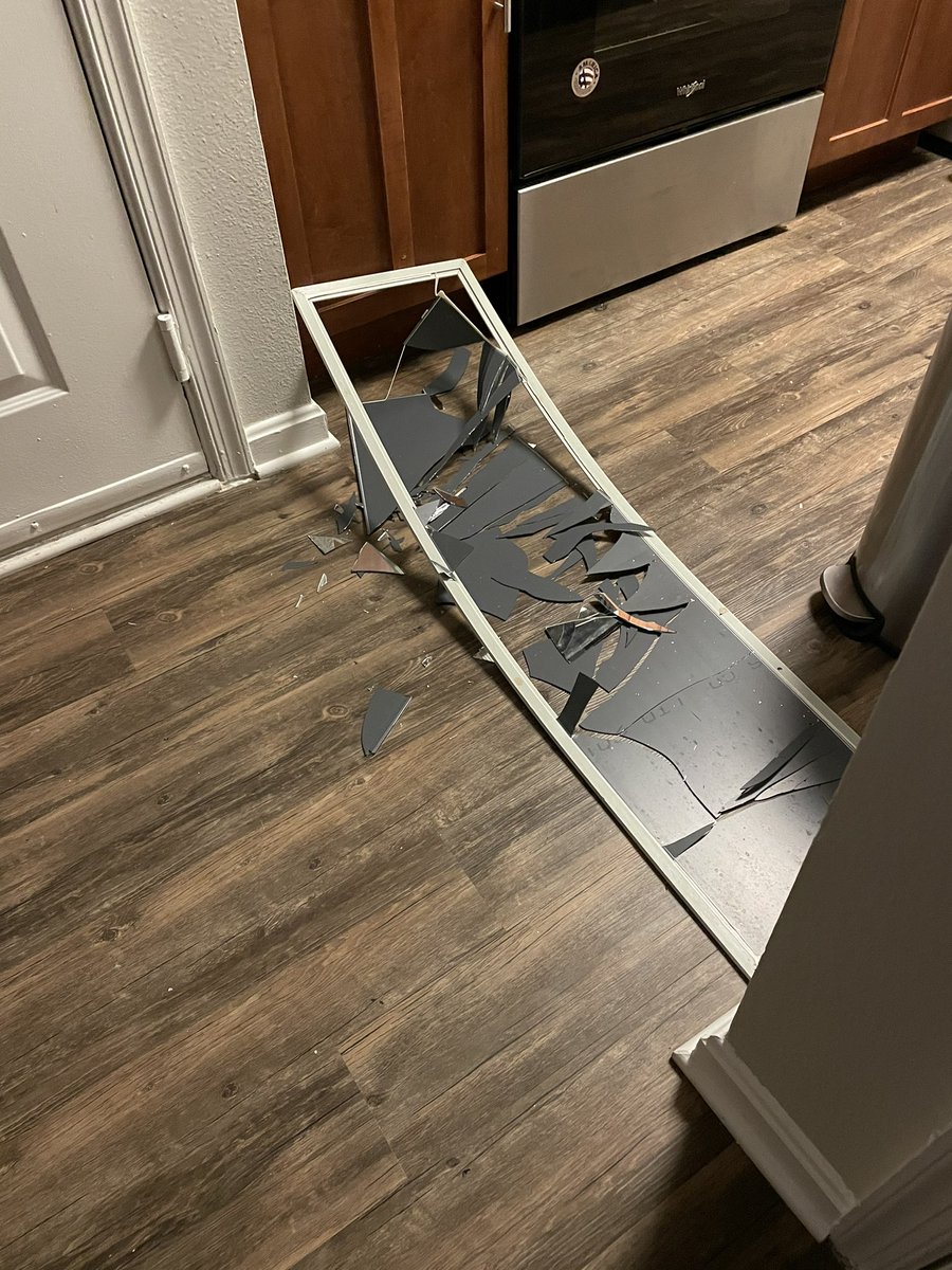 2868_h's tweet photo. so in the spare of 2 minutes i broke a glass and a mirror, does this mean bad luck?? 🥲😭😂 https://t.co/0VBplV3ynI
