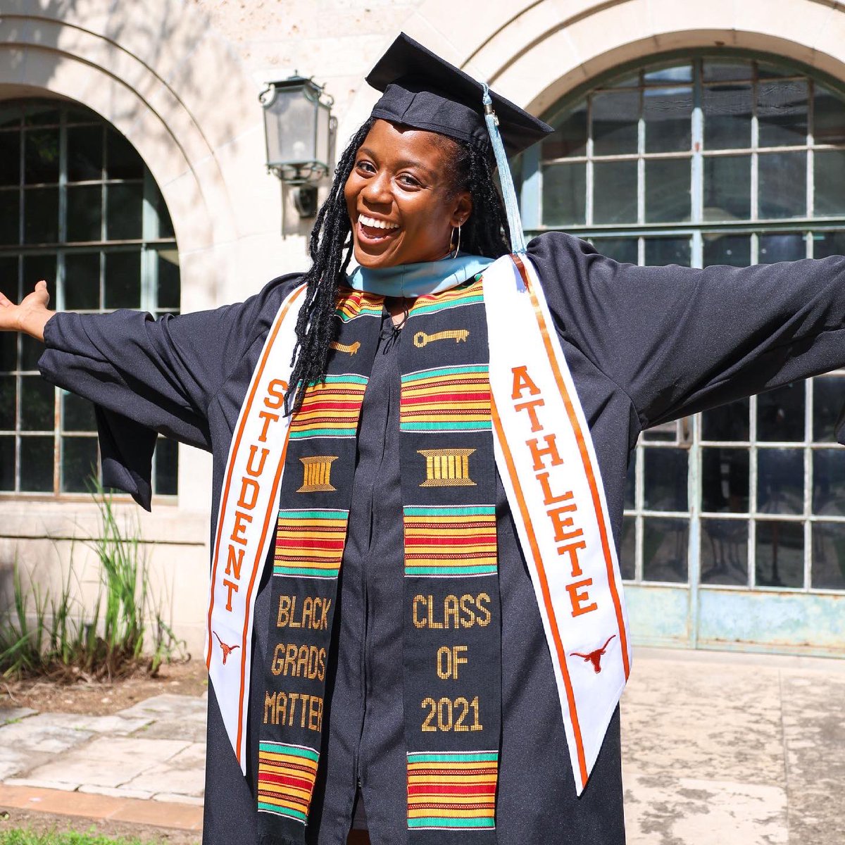 KyraLambert_15's tweet photo. 👌🏾Degrees
✌🏾Prestigious Universities
☝🏾All thanks to the One 

It’s okay to:

Celebrate your own wins🎉
Give yourself your flowers 💐 
Enjoy the moment🍾

#Grateful
#BlackExcellence https://t.co/Q2wMAQgRTn