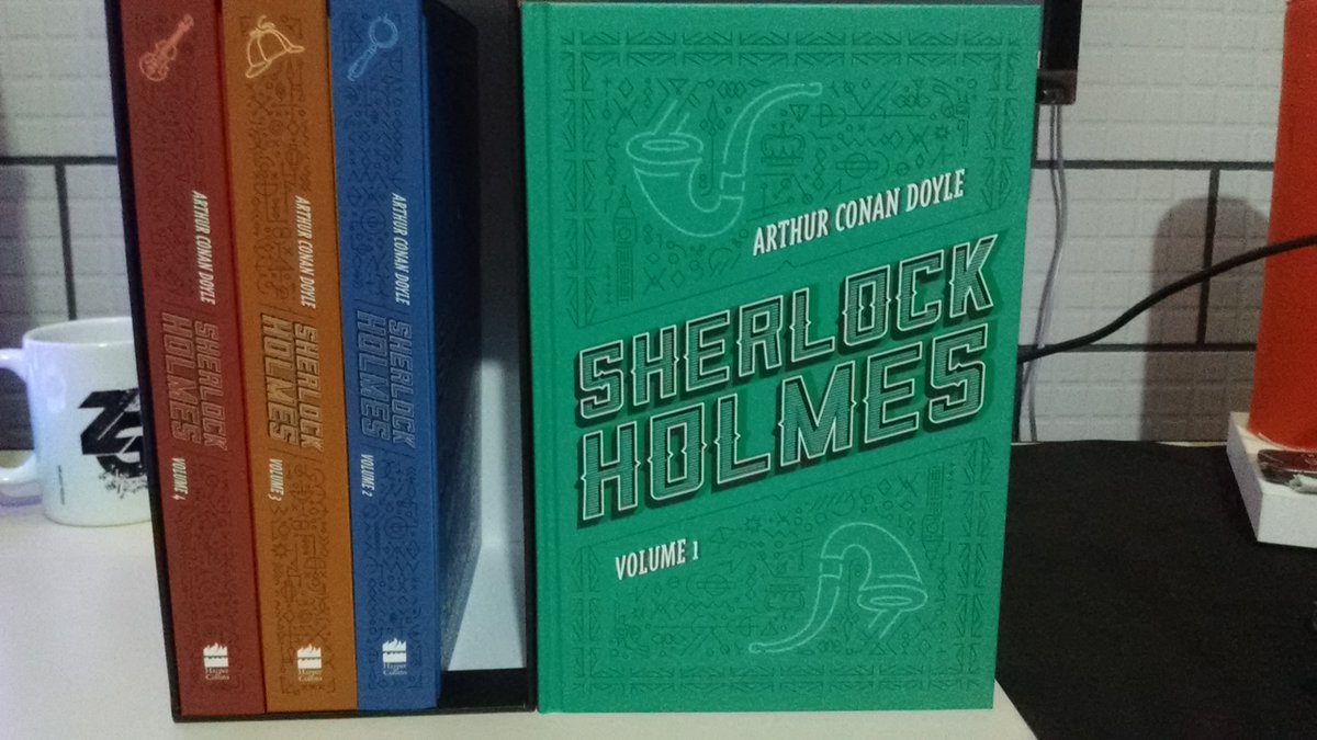 SrBilly6's tweet photo. Primeiro volume é muito top, mas levei 45 dias pra ler 500 páginas, devagar 😂? 
Em quanto tempo mais ou menos você lê um livro de 500 páginas? 

#Livros #Sherlock #SherlockHolmes #leitura #livro #box #1volume  #ArthurConanDoyle #book #books #Sherlock #JohnWatson #Watson https://t.co/xhkSNizB9K