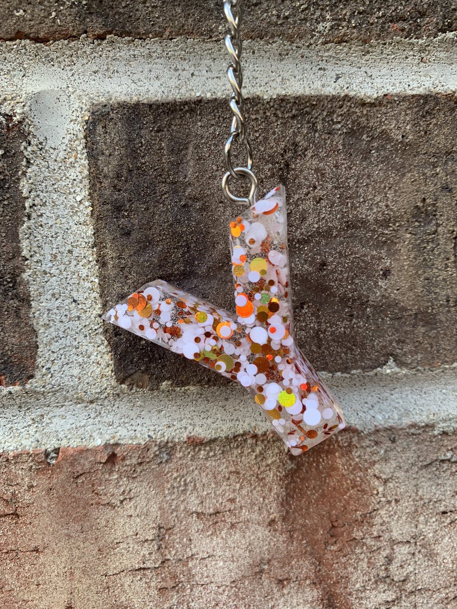 Slow_FrenchKiss's tweet photo. Go check out @Touchedby_Me for more super cute keychains ☺️ also, until June 15th A FREE keychain will be going out with every order placed. https://t.co/ARJ5R9qD0Z