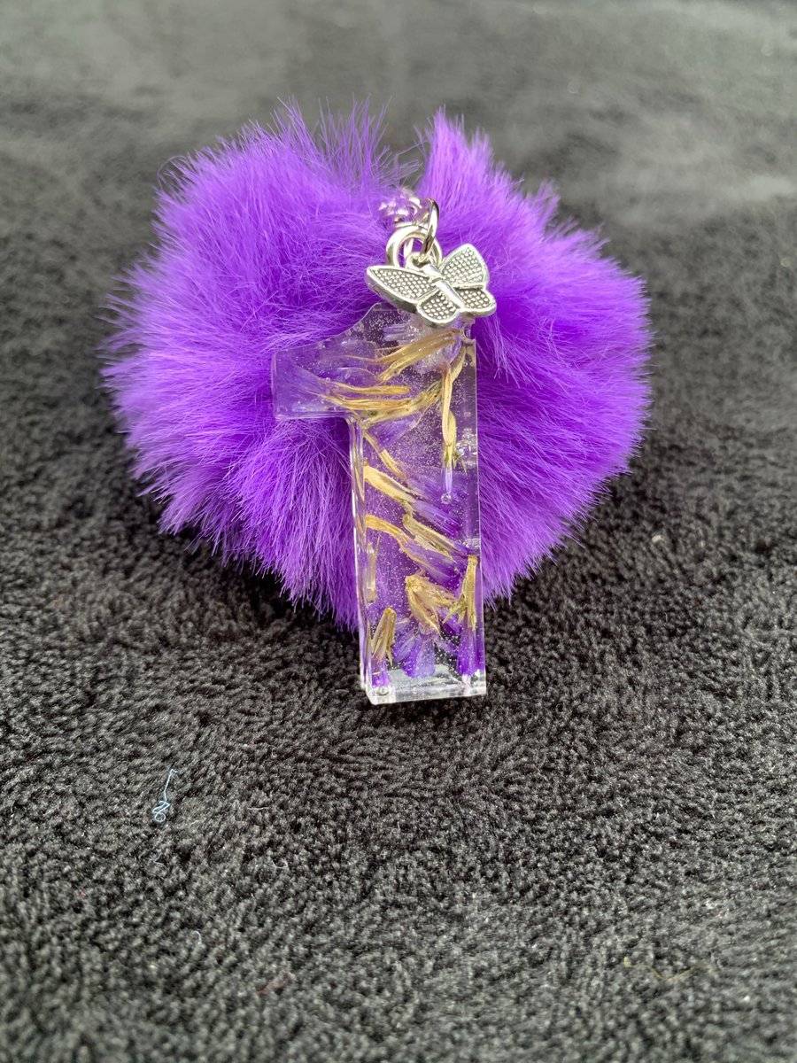 Slow_FrenchKiss's tweet photo. Go check out @Touchedby_Me for more super cute keychains ☺️ also, until June 15th A FREE keychain will be going out with every order placed. https://t.co/ARJ5R9qD0Z