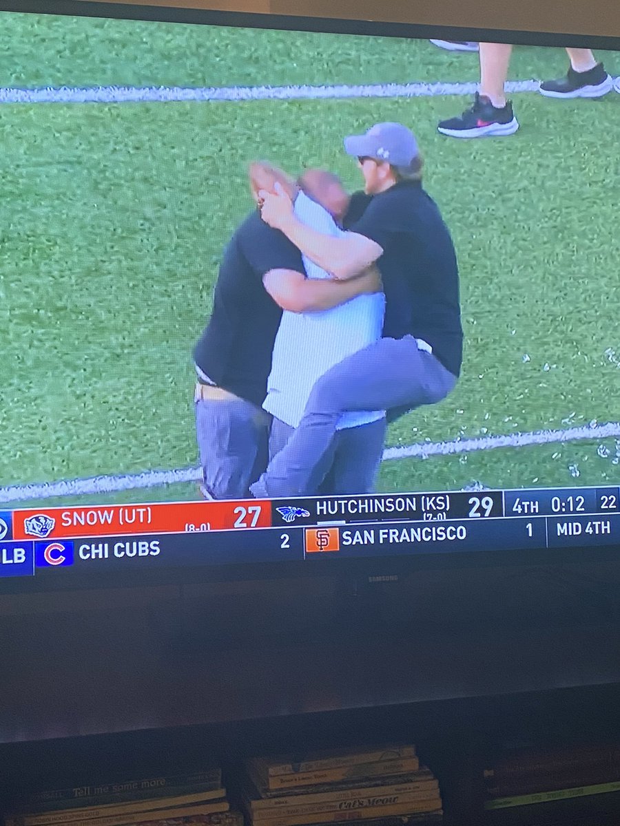 BillBrawner's tweet photo. @Coachmakauskas @CoachKodyCook19 @BlueDragonsFB @BallcoachKrause Smooth transition to side mount🤣 https://t.co/nJuwdTVN0H