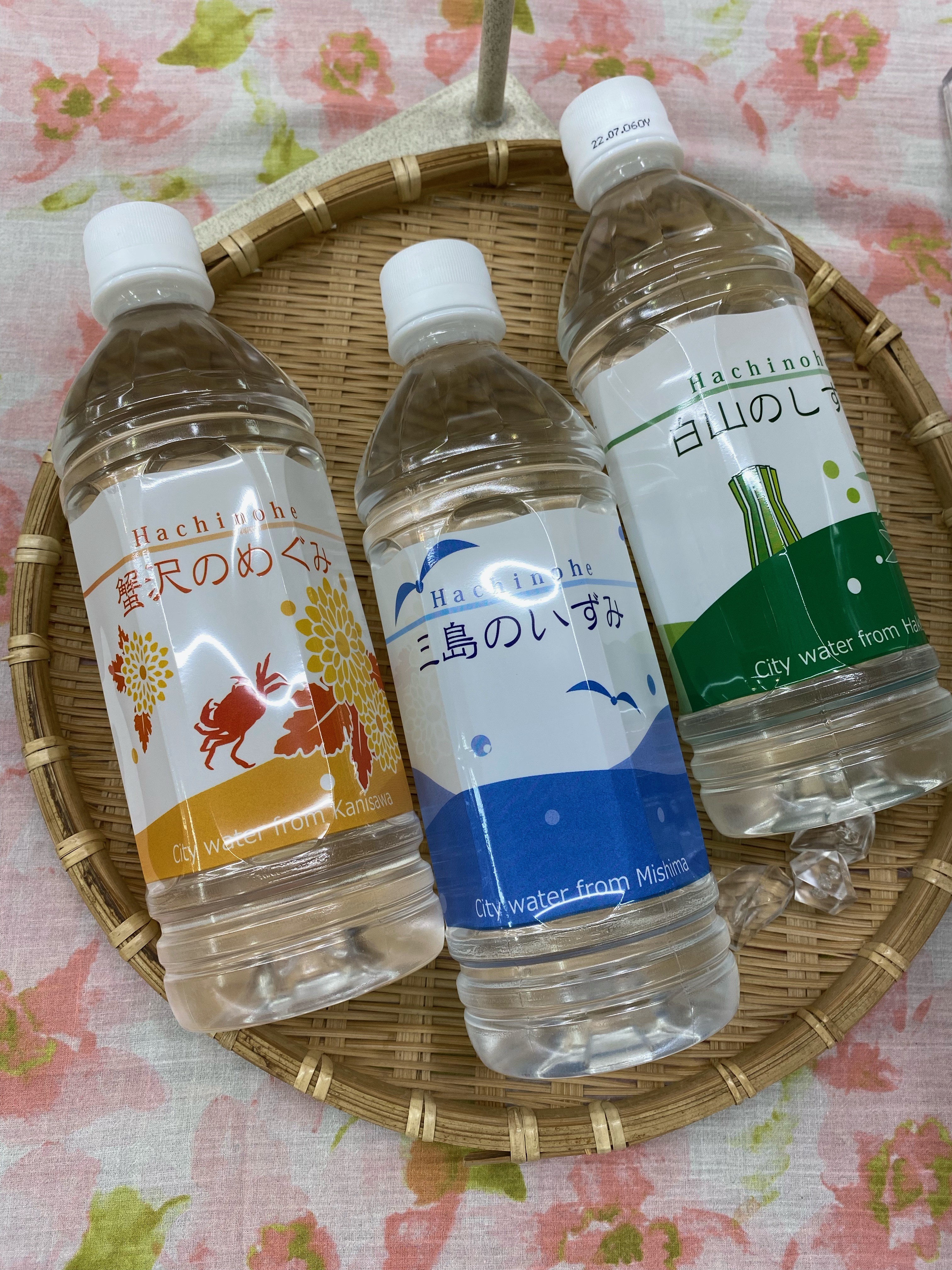 八食サービスエイト ６月６日は 飲み水の日 です 今日は 八戸圏域７市町へ給水している 八戸水物語 の３種類のお水を置いてみました 今日は気温が高い予報の為 八戸の自慢の美味しいお水で水分補給しませんか T Co Mf7gep4i6j