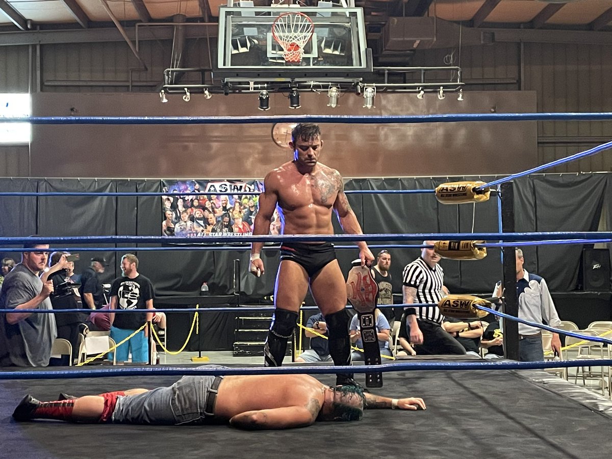 RXCutter's tweet image. Davey Richards (@RichardsWesley) is back and your new @aswwrestling World Heavyweight Champion!