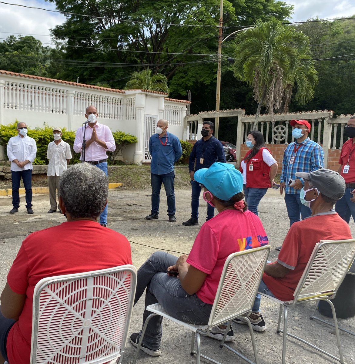 luiscarPSUV's tweet photo. #RumboACarabobo a estas familias les llegará el Gas Directo a sus viviendas, con una concentración menor previniendo accidentes, origen de nuestras tierras que abaratan los costos, de uso permanente y cotidiano generando Calidad de Vida, Vivir Bien #GuarenasAñoCuatricentenario https://t.co/8EnCdURbu0
