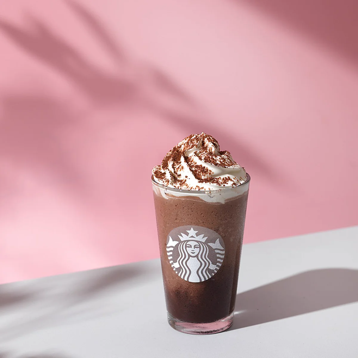 アールグレイが香る！スターバックスから新作の『チョコレートティーケーキフラペチーノ』が発売！