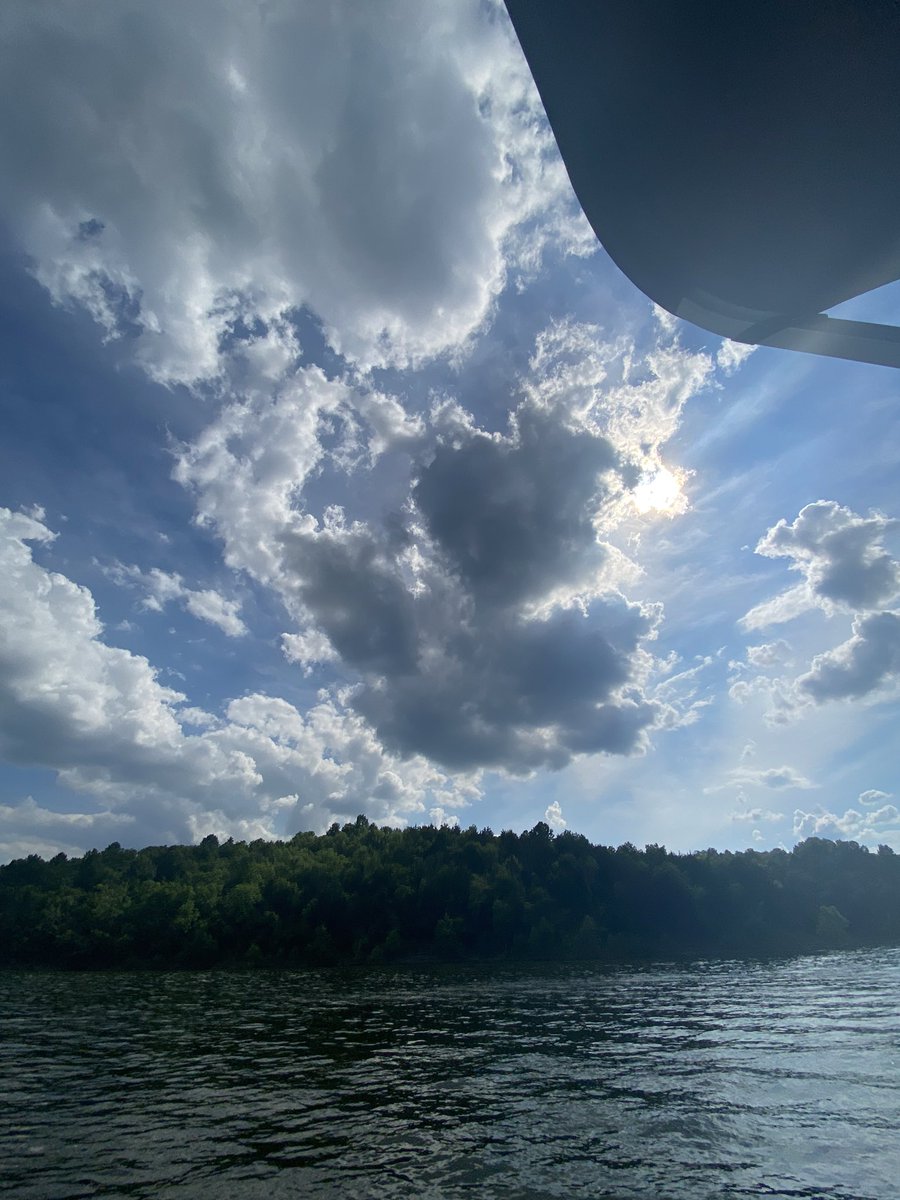 MonkeyBcool123's tweet photo. Today was a good day. #LakeLife #FloatingWithFriends https://t.co/JEGVzzVB8v