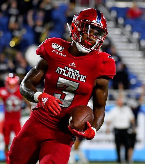 LukeHyde4's tweet photo. After a great conversation with @Joey_thomas24_ I am blessed to announce that I’ve received an offer from Florida Atlantic University! @FAUFootball #WinningInParadise #LevelUp #LPFootball 
@kards87 @treofa @potukolo3 @bangulo @BrandonHuffman https://t.co/DmROdjozBF