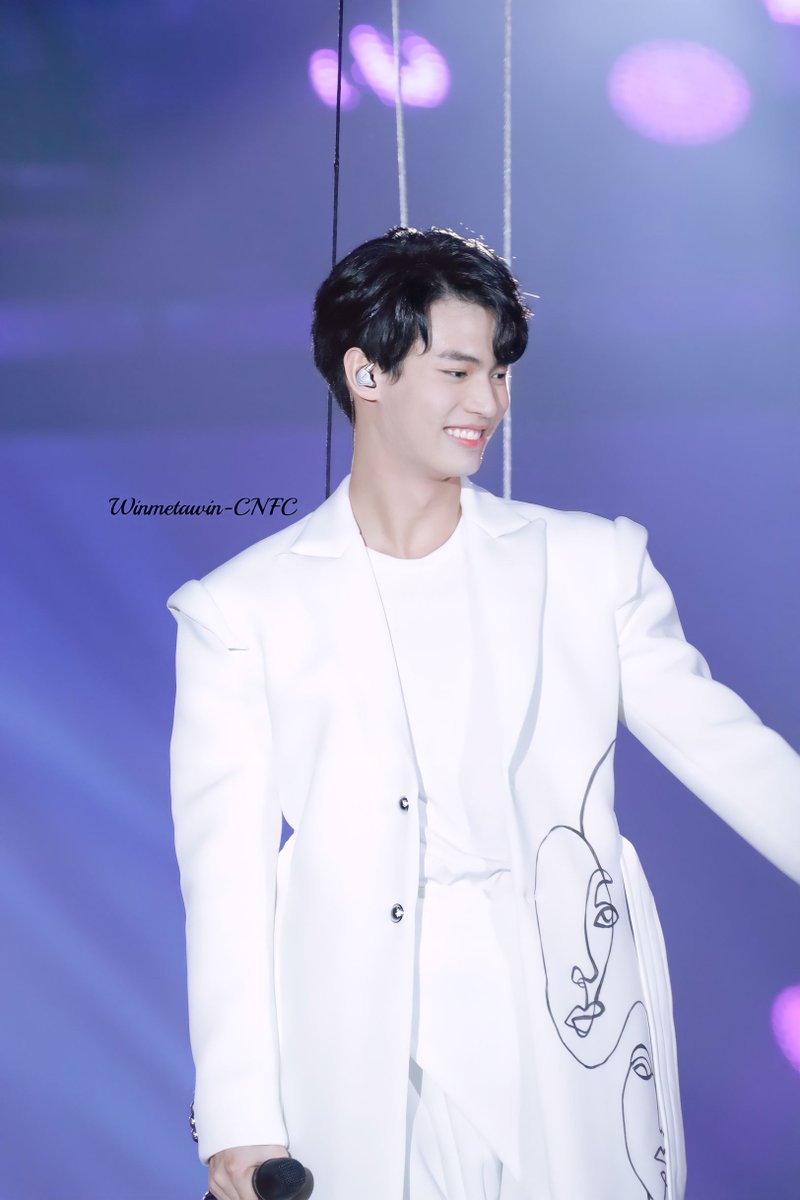 Winmetawin_CNFC's tweet photo. 【2021/06/06】想念溢出海平面，随着夏日暖风轻拂你耳边。
Our longing has overflown the sea level,  caressing your ears with warm wind of summer.🍀

@winmetawin  
#DailyWithWin 
#winmetawin #snowballpower https://t.co/lhPXwztiRU