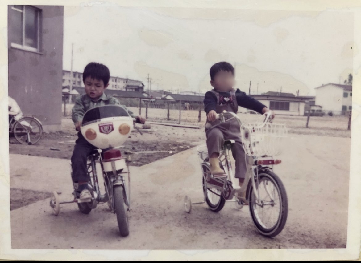 ドレミ号 の #サイクロン号 に乗って、隣の怪しい奴を尾行している様子