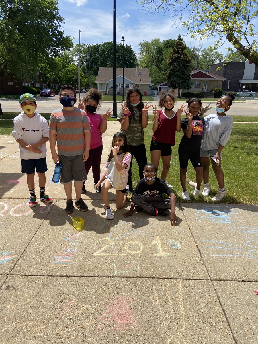 eat_love_teach_'s tweet photo. These #Team201 babies stuck it out through hybrid learning in a pandemic! I spent the whole last week of school just telling them how strong they are. They are an inspiration! π₯° https://t.co/8DCtqlFTtL