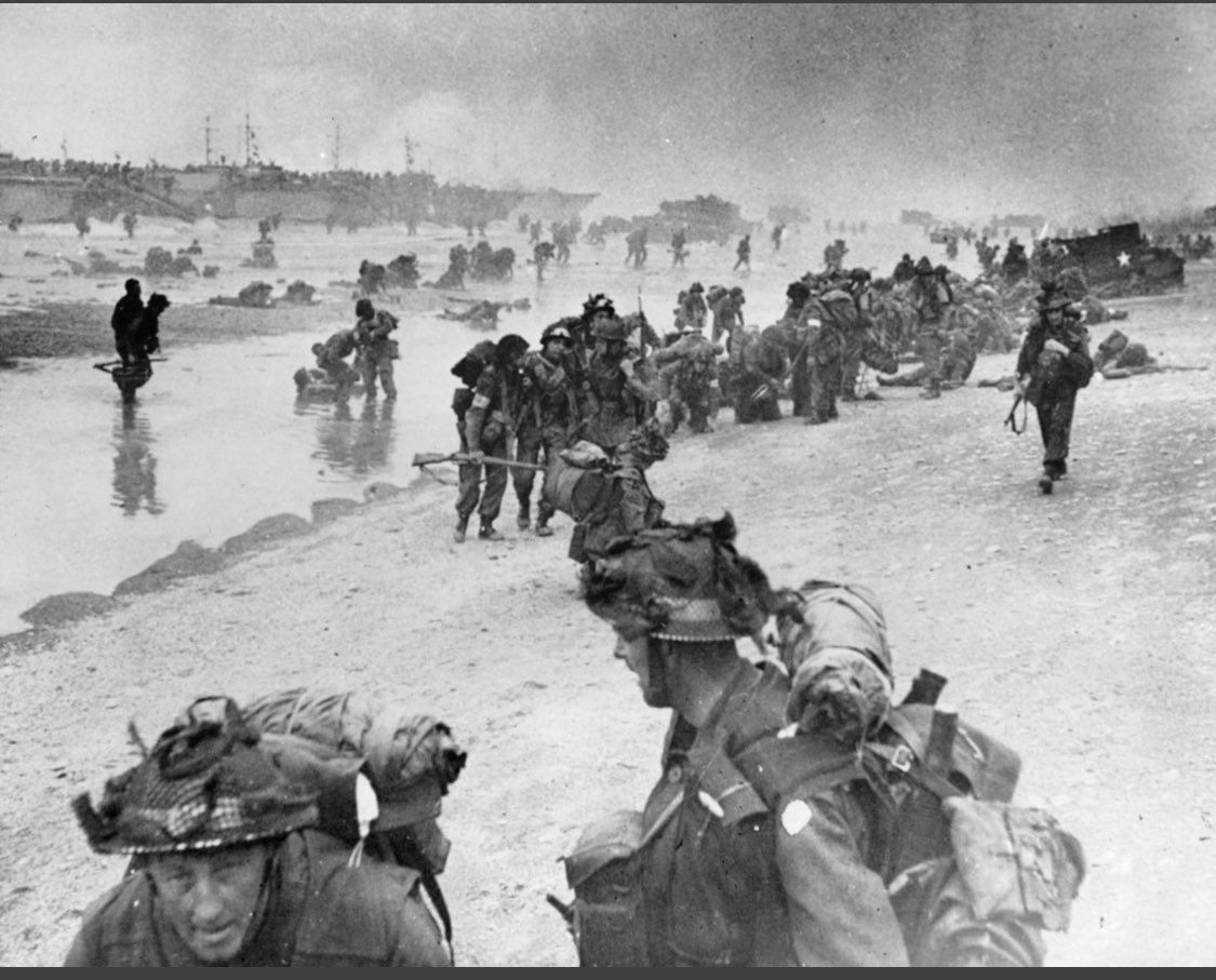 77 years on from D-Day, we remember those who battled and gave their lives for our freedom. 

We will remember them #DDay  #leastweforget 🇬🇧

#NemoMeImpuneLacessit
#Inarduisfidelis #ExDentibusEnsis