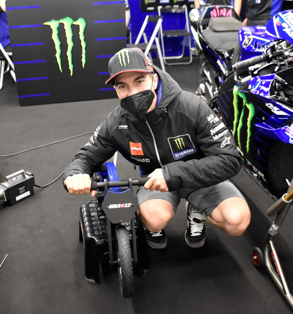 YamahaMotoGP's tweet photo. Surprise! 🎁 

This morning we gave Maverick Viñales a customised Yamaha Children's balance bike, based on the YZF-R6, for Nina ❤️ Because you can never start too early to teach them 😉

#MonsterYamaha | #MotoGP | #CatalanGP https://t.co/TkFcVS3oCT