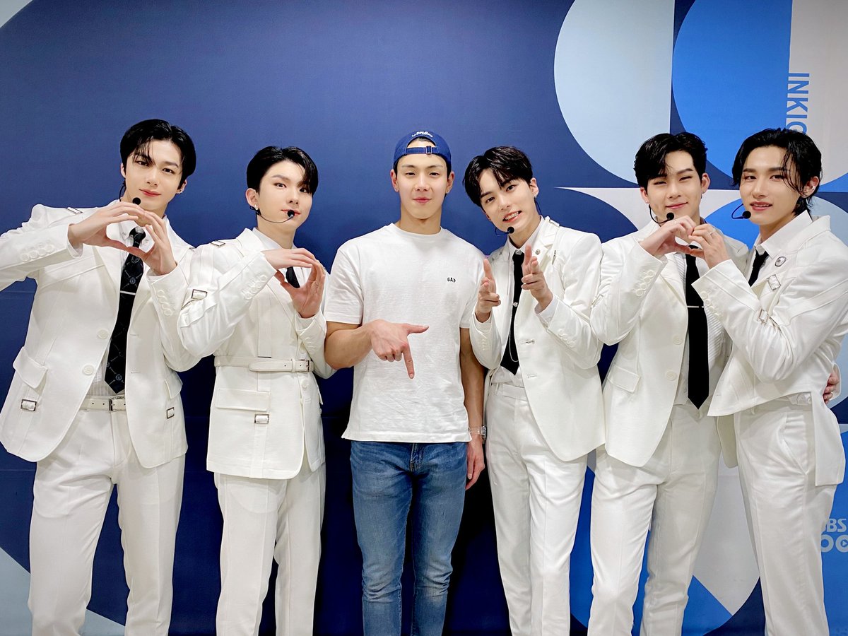 OfficialMONSTAX's tweet photo. 📸
210606 #몬스타엑스
SBS #인기가요

#GAMBLER 활동을 응원하기 위해
인기가요에 방문한 셔누!
셔누의 응원받고 멋지게 첫 주 마무리🥰

#MONSTAX #MONSTA_X
#One_Of_A_Kind #갬블러 https://t.co/hxl0KUiGGH