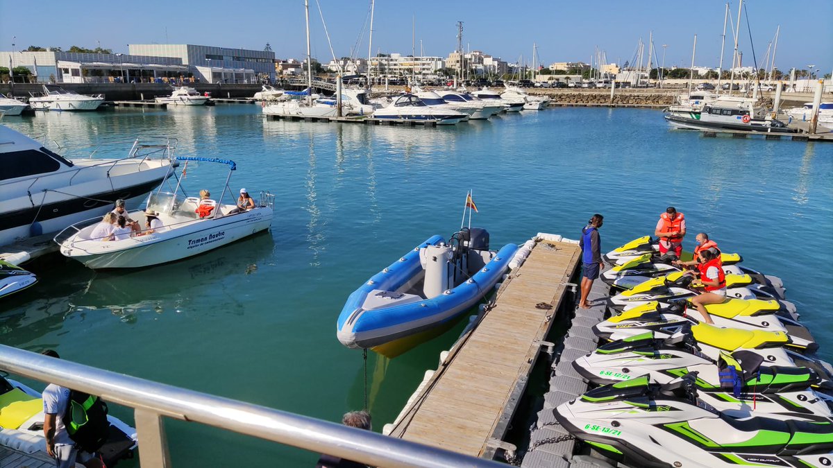 La 4ª y última jornada de la IV edición del Blogtrip #ChipionaNatural comienza en el Puerto Deportivo. Gracias a la inestimable ayuda de Triman Nautic van a poder disfrutar de un paseo por las costas chipioneras.