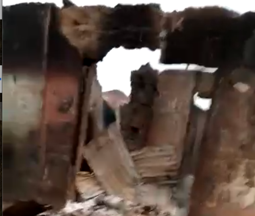 SaharaReporters's tweet photo. Oyo Community Residents Flee As Fulani Herdsmen Kill 10, Burn Monarch's Palace | Sahara Reporters
The herdsmen arrived at Igangan around 11pm on Saturday, leaving early Sunday morning with 10 persons dead.
READ MORE: https://t.co/JZse8eOzGm https://t.co/kcK7JAgHcD