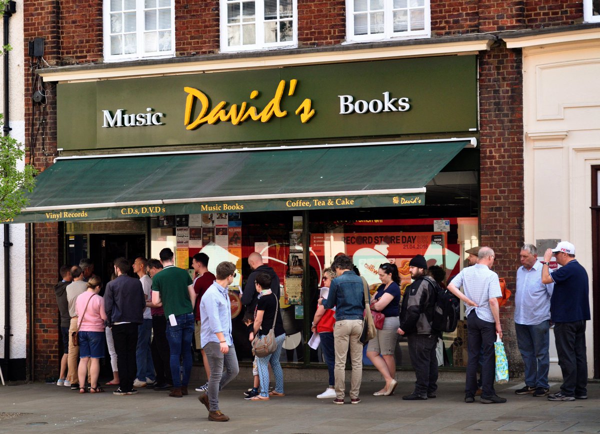 Revival_Vinyl's tweet image. 6 days to @recordstoreday . Graham Jones has visited more record shops than any other human. In this piece 'How Record Store Day Kickstarted the Vinyl Revival' He explains why all music fans should support their local record shop next Saturday #RSD #vinyl .grahamjonesvinylrevival.blogspot.com/2019/04/how-re…