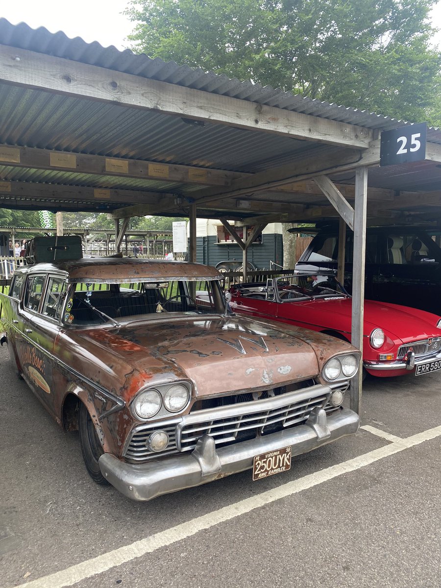 NinaClayton's tweet photo. We are looking good at @GoodwoodMC #BreakfastClub #GRRC @Broomster69 https://t.co/X5uLdLJKje