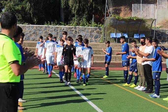 cd1889's tweet photo. ⚽️🏆 CAMPEONES | Nuestro Infantil C, recibió el trofeo de Campeón de Liga en 3a And. Infantil.
Temporada excepcional la de nuestros chicos, el esfuerzo da recompensas como estas.
¡Enhorabuena! 🔵⚪️🔵

#somos1889 #formandoenvalores #fútbolbase https://t.co/BzgEe992de