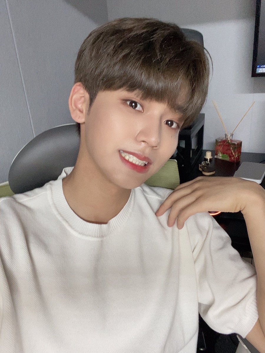 OmegaX_members's tweet photo. [#OX]

😁😮

#OMEGA_X #오메가엑스 #혁 https://t.co/4yA2XDPWIF