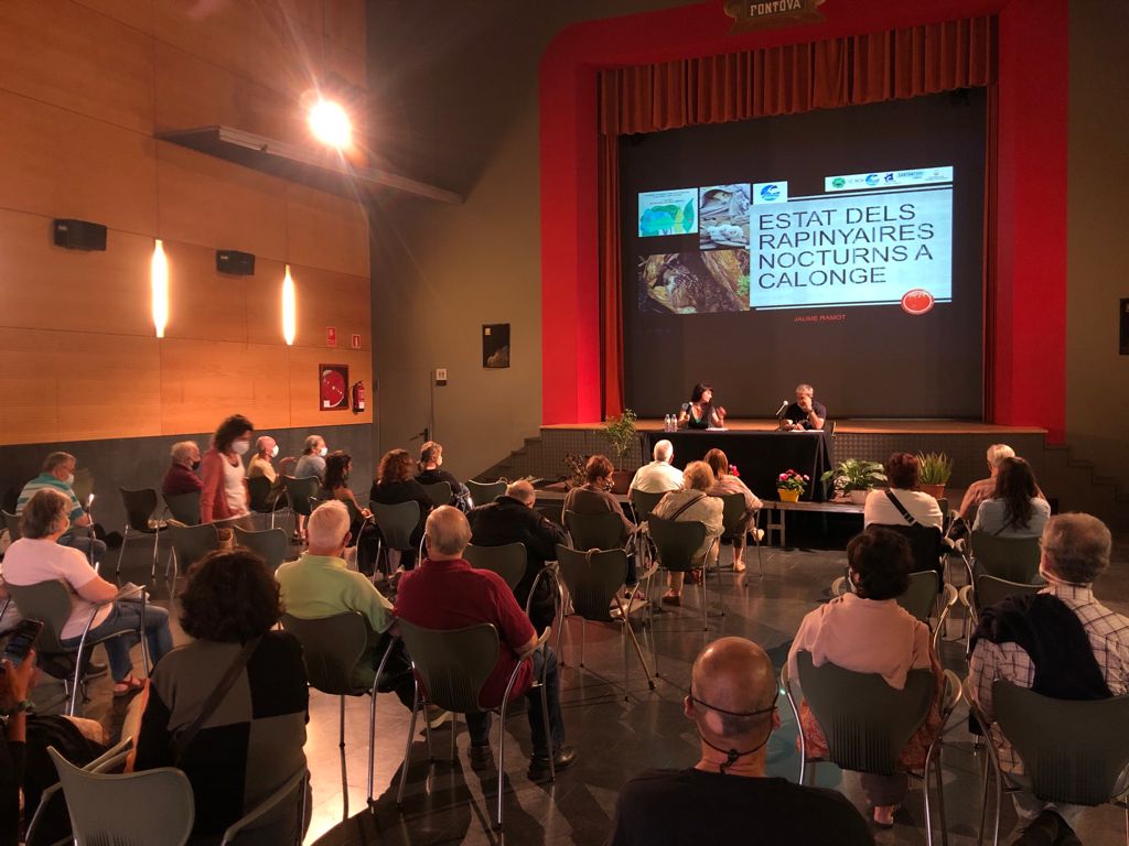 Ahir a Calonge per una estona es va crear un d'aquells ambients màgics on el tems s'atura i tot flueix al voltant del mussols. 
Vaig estar molt a gust.