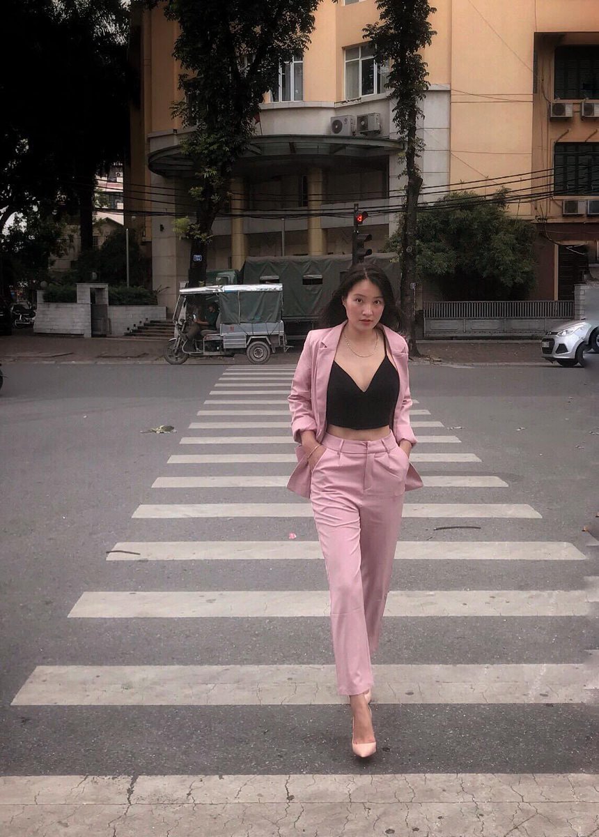 thuongvoz's tweet photo. Mấy em có thích chị gái công sở này không 😋 tuyển phi công #16cm #17cm https://t.co/sD75Kbn0uf