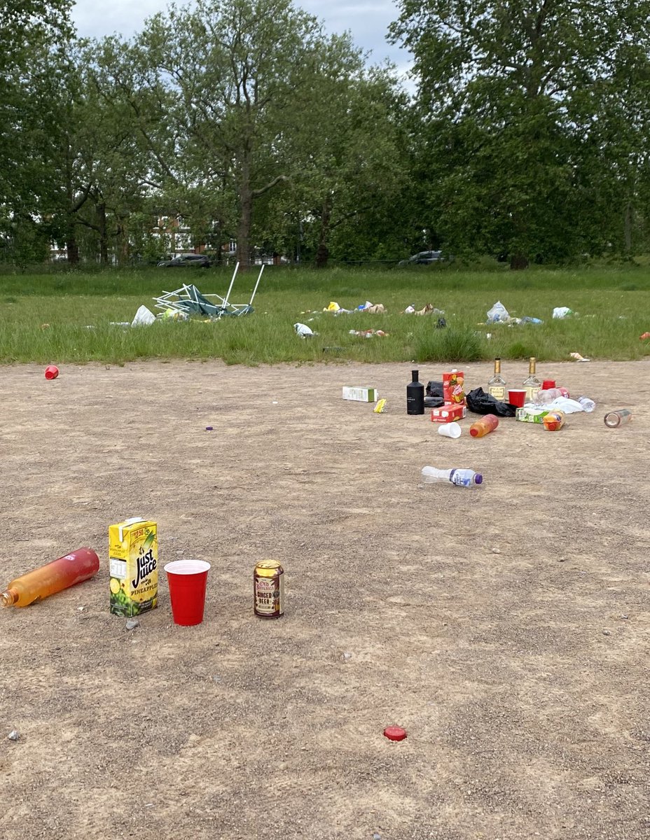 NickyAACampbell's tweet image. 40 yards from a massive (almost empty) rubbish wheelie bin. A mystifying mentality and total disregard for others. Fuck**g idiots. #grrrrrrrr