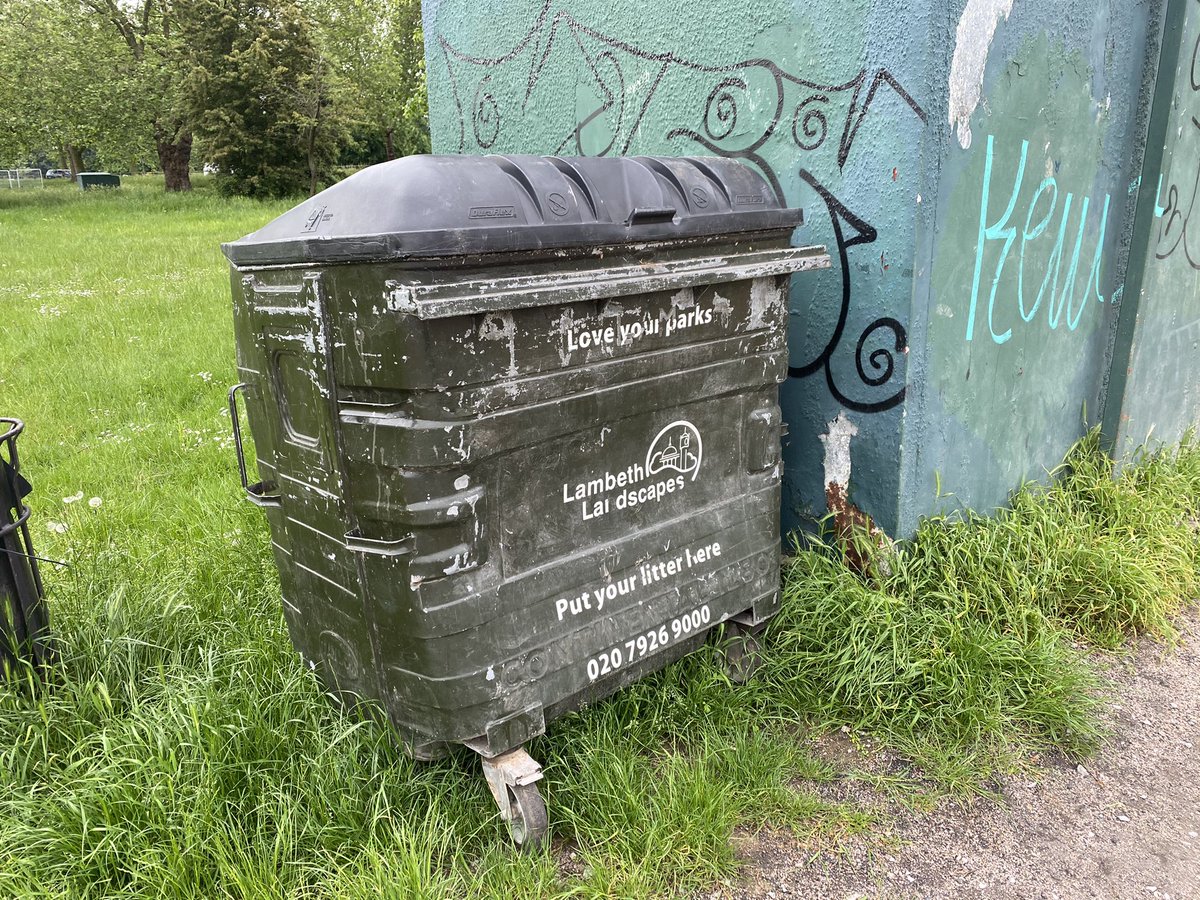 NickyAACampbell's tweet image. 40 yards from a massive (almost empty) rubbish wheelie bin. A mystifying mentality and total disregard for others. Fuck**g idiots. #grrrrrrrr